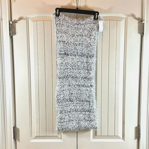 Women's Calvin Klein White and Black Faux Fur Infinity Loop Scarf - NWT - Picture 1 of 6